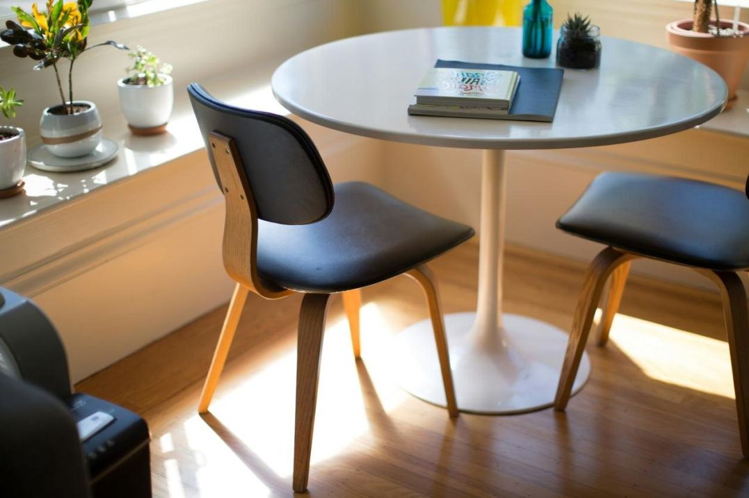Moderne Büroumgebung, ergonomische Möbel